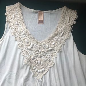 Graceful long elegant legs flowy tank Med